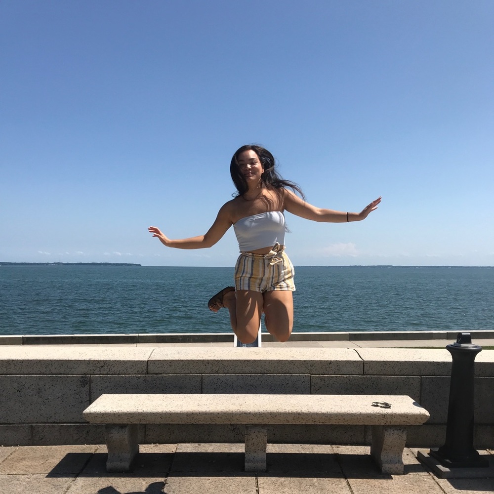 Meet your Posher, Lara
